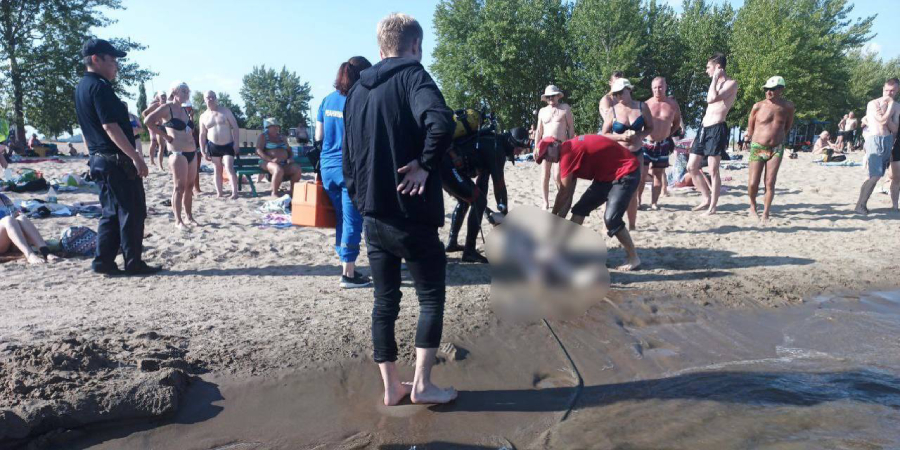 На пляже под мостом Саратов-Энгельс утонула женщина