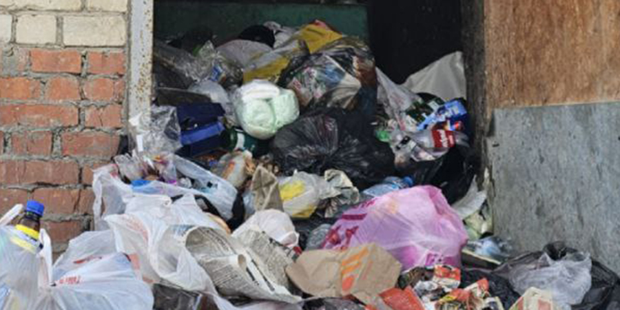 Плеханов: В Энгельсе регоператор неделями не вывозил отходы из мусоропровода