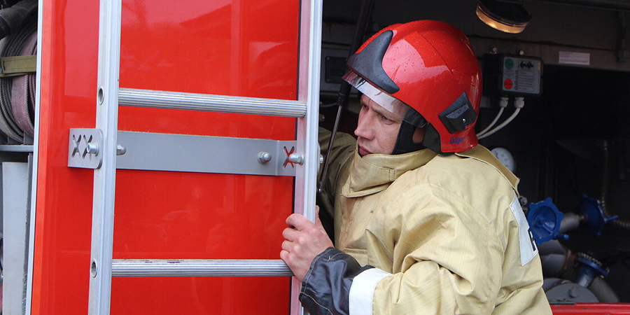 На повышение зарплат саратовским пожарным выделят более 30 млн рублей