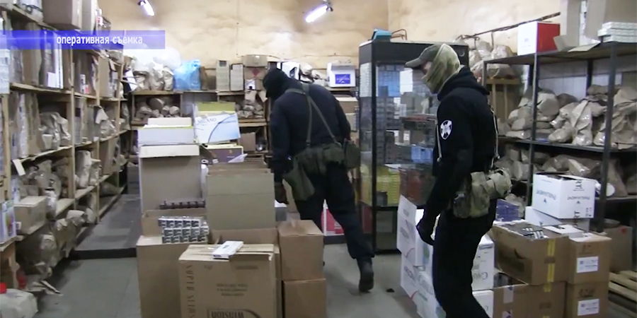 В Саратове полицейские нашли на рынке «паленый» алкоголь и сигареты на 10 млн