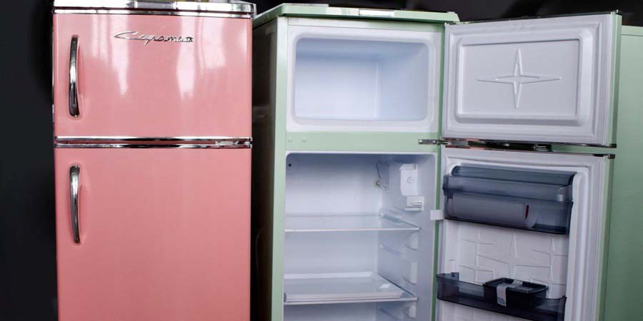 На ВДНХ ретро-дизайн нового холодильника «Саратов» вызвал восторг у туристов