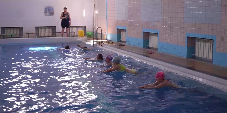 В Саратове по программе бесплатно научили плавать более 500 детей