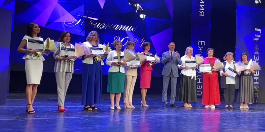 В Саратове лучшим классным руководителям дали в награду статуэтку и 100 тысяч