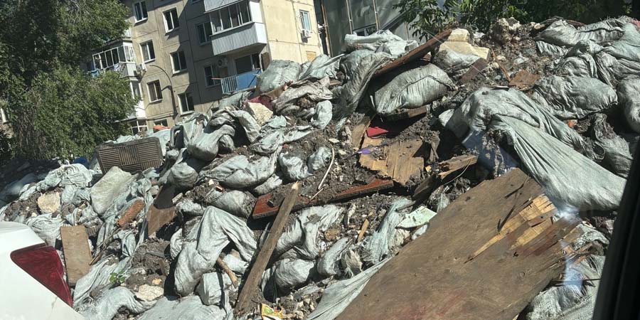 В Заводском районе возмутились горами мусора после сноса гаражей