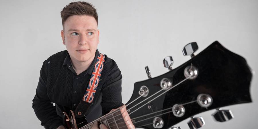 Саратовского гитариста выписали из больницы после падения в ущелье в Адыгее