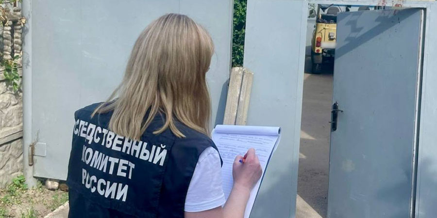 В Калининске на 7-летнего мальчика упали ворота. Возбуждено уголовное дело