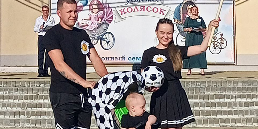 В Балашове устроили парад детских колясок в виде Чебурашки, мяча и жемчужины