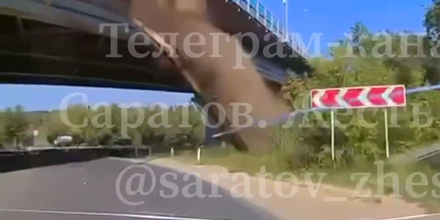 Часть Гусельского моста рухнула и едва не раздавила автолюбителей