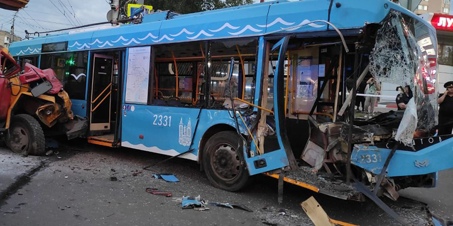 В Саратове не менее 11 человек пострадали в массовом ДТП с участием троллейбуса