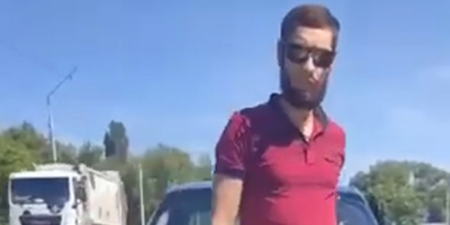 Бородатого водителя арестовали после нападения на саратовчанку с дубинкой