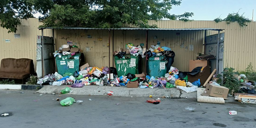 Жители Ленинского района чаще всего жаловались на плохой вывоз мусора