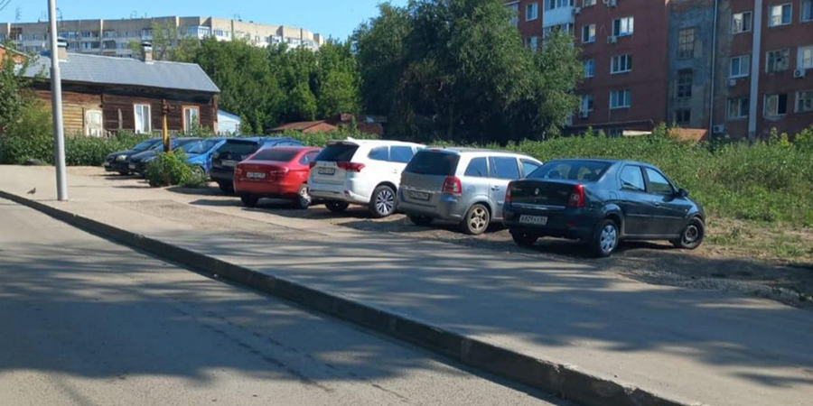 В Саратове начали разработку схемы платных парковок в центре города