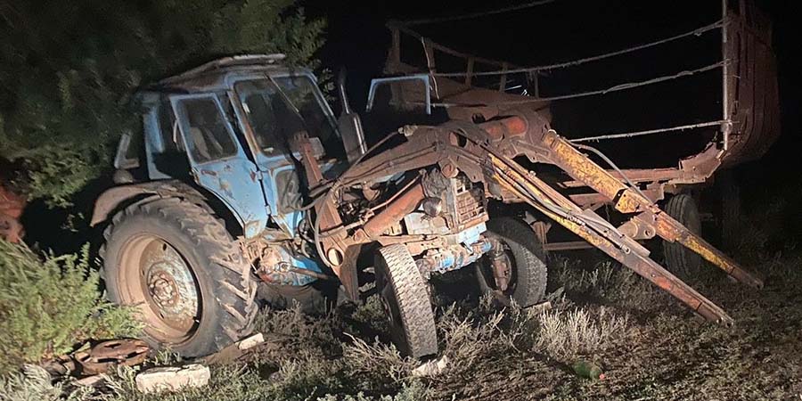 В Краснокутском районе трактор сам поехал и сбил своего водителя