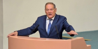 Четырехкратный зампред-комиссар Четырехкратный зампред-комиссар