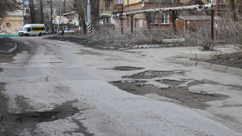 Разбитый участок. Улица Огородная дом 158 Саратов. В Заводском районе Огородная улица дома брошенные фото.