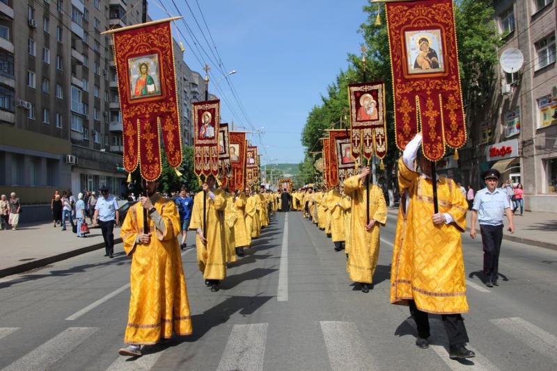 В белгороде прошел крестный ход. Крестный ход в день города в Старом Осколе фото.