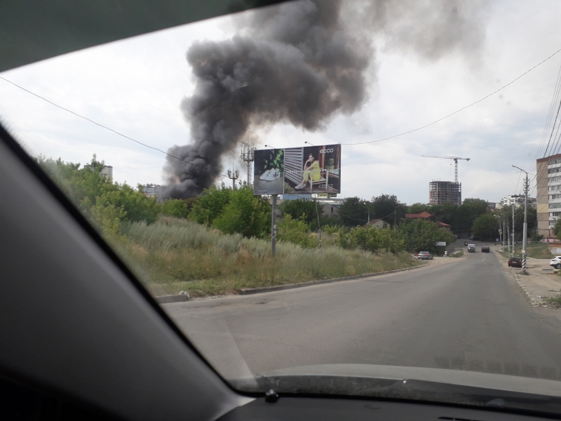 В волжском районе саратова. Пожар в Саратове сейчас Волжский район. Пожар в Саратове сейчас в Волжском районе. Пожар в Саратове сегодня в Волжском районе. Пожар в Саратове на ул. валовой.