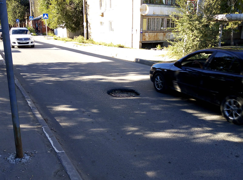 2 Соколовогорский проезд. Дорожные знаки на улице Соколовогорской Саратов. Разметка на улице Соколовогорской Саратов.