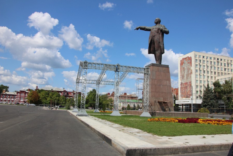 Театральная площадь в саратове фото