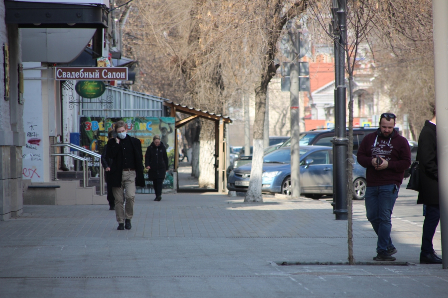 Жители саратова. Люди на улицах Саратова. Прохожие люди на улицах Саратова. Саратов жители на улицах фото. Саратов жители на улицах фото 2020 года.