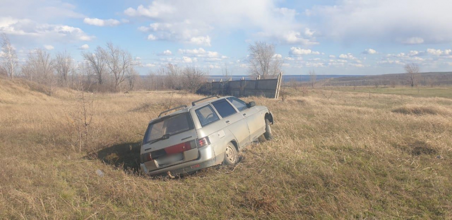 Парень застрял в машине