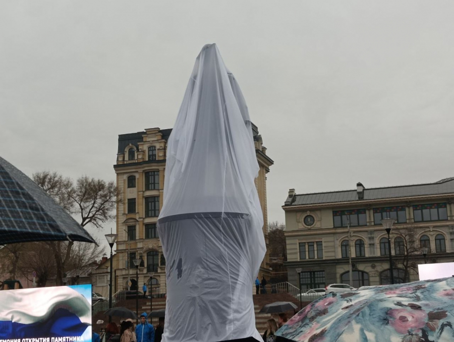 Молния ударила в статую петра в ватикане