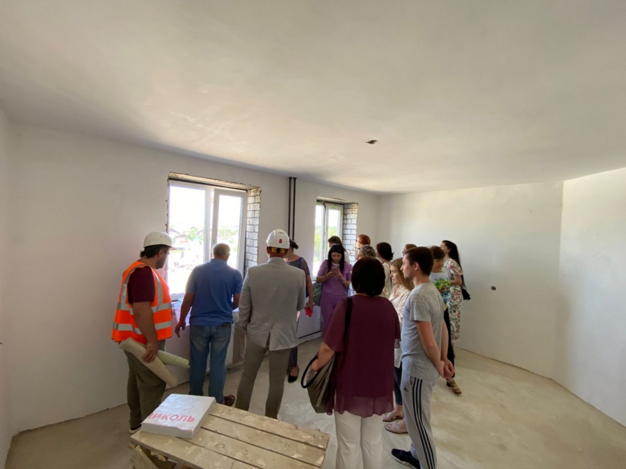 В Саратове сотрудникам инфекционного центра показали служебное жилье