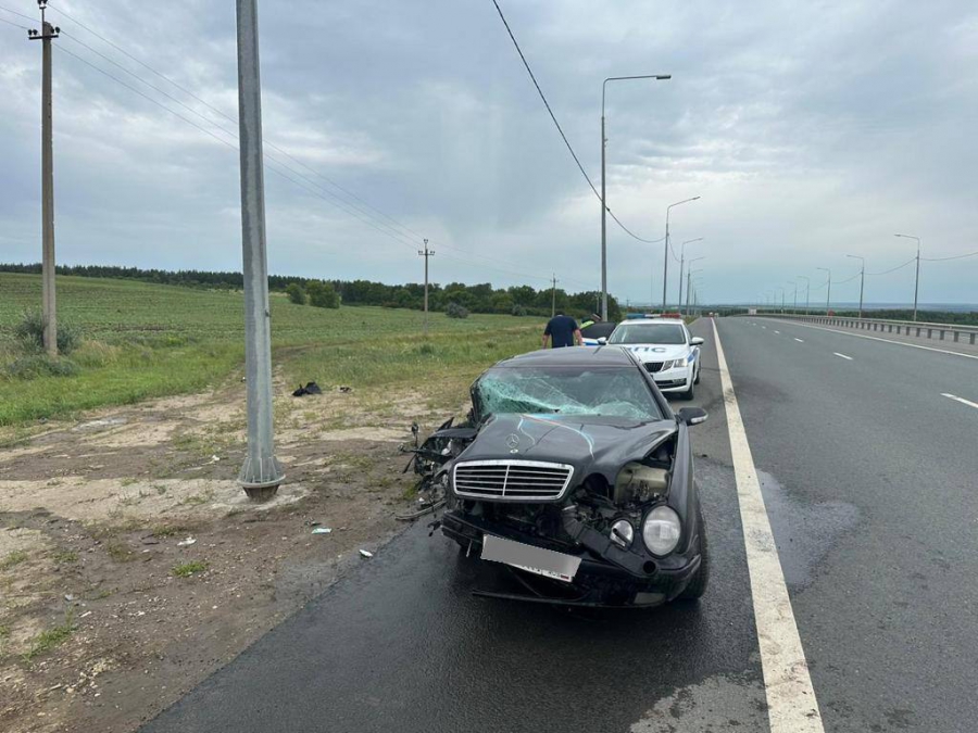 Водитель мерседеса сбил двух женщин и скрылся