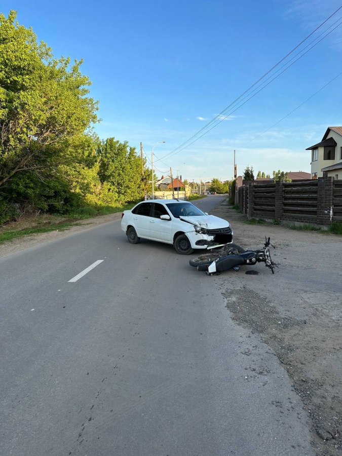 В Усть-Курдюме девушка без прав сбила 17-летнего мотоциклиста. Ожидается суд