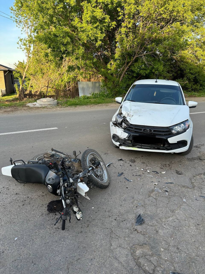 В Усть-Курдюме девушка без прав сбила 17-летнего мотоциклиста. Ожидается суд