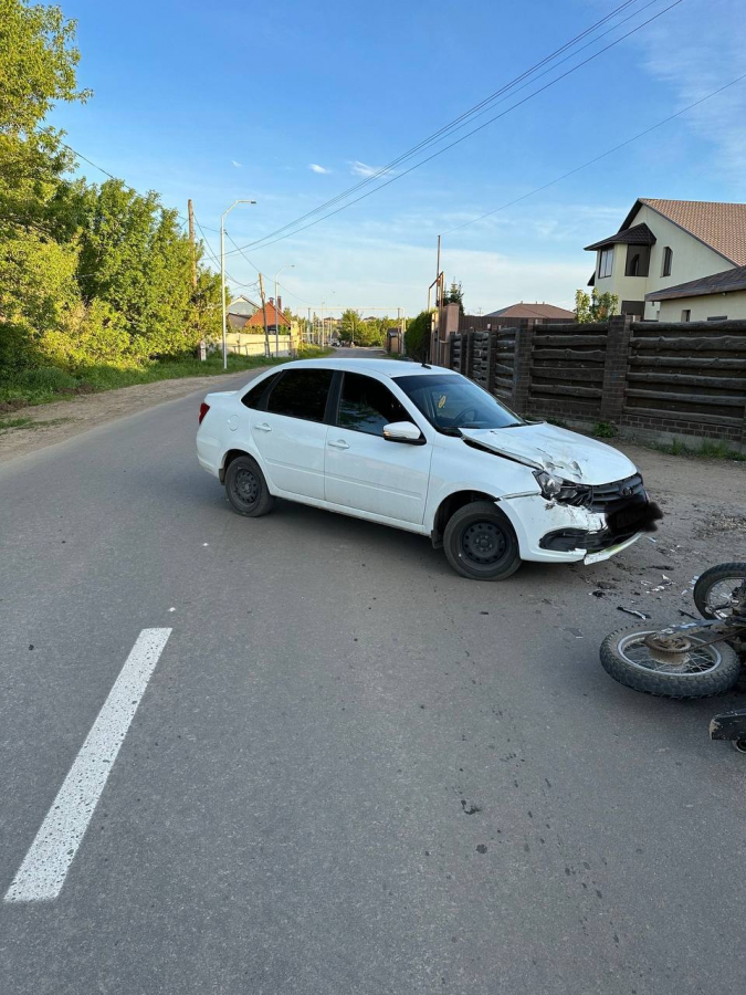 В Усть-Курдюме девушка без прав сбила 17-летнего мотоциклиста. Ожидается суд