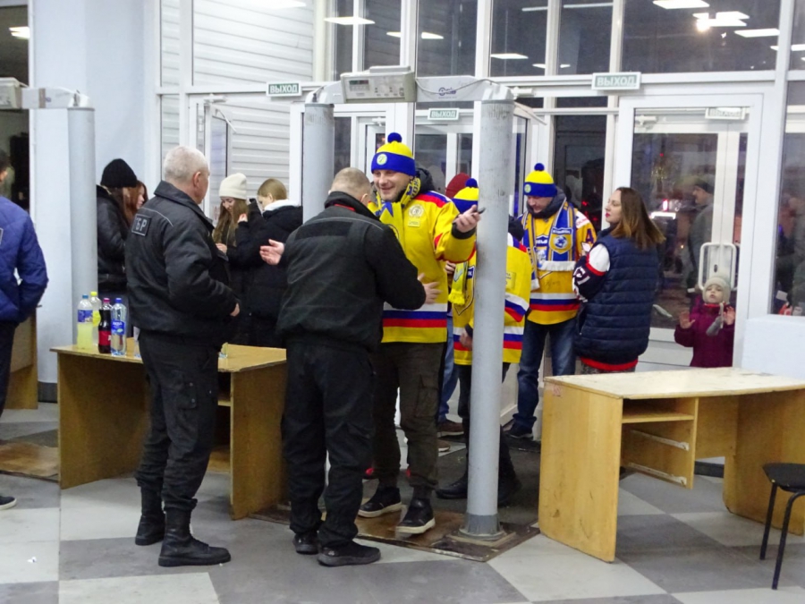 «Кристалл» пропустил семь шайб от «Химика»