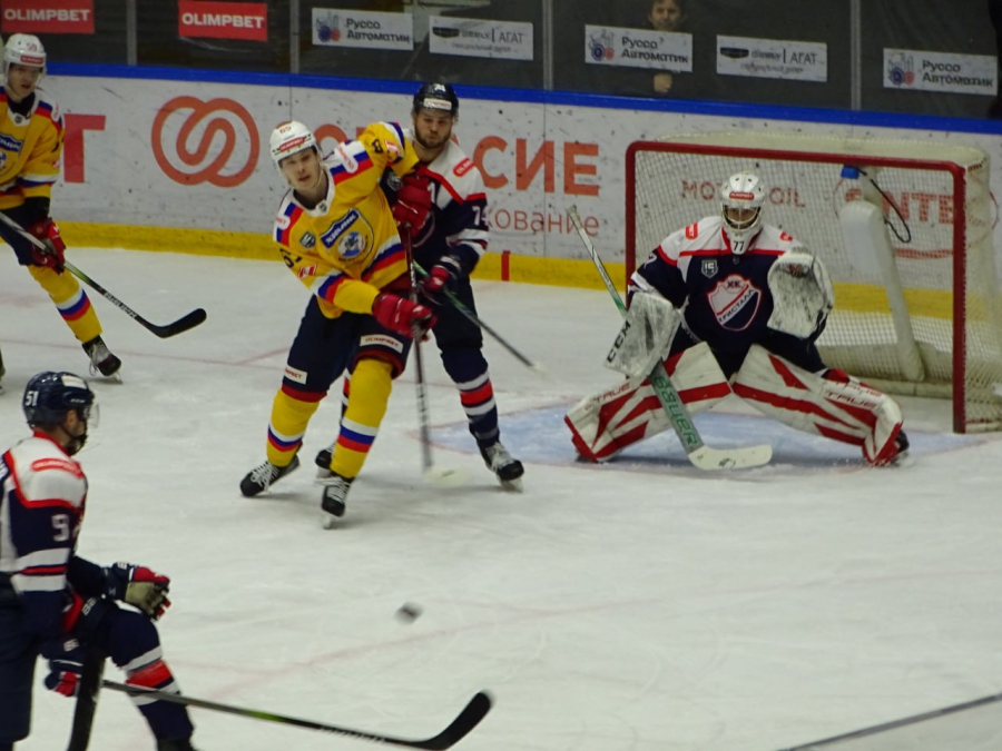 «Кристалл» пропустил семь шайб от «Химика»