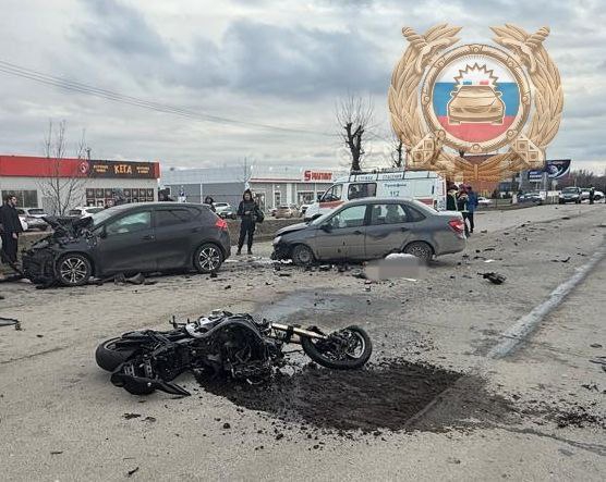 В Энгельсе мотоциклиста разорвало на части в результате массового ДТП