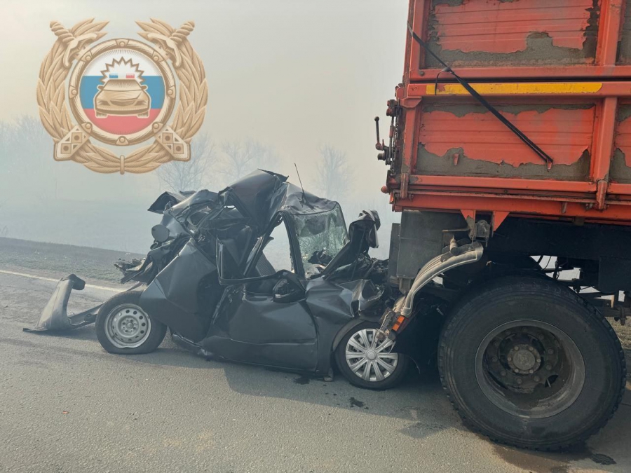 В Балаковском районе столкнулись три «КамАЗа», две «Гранты» и «Волга»