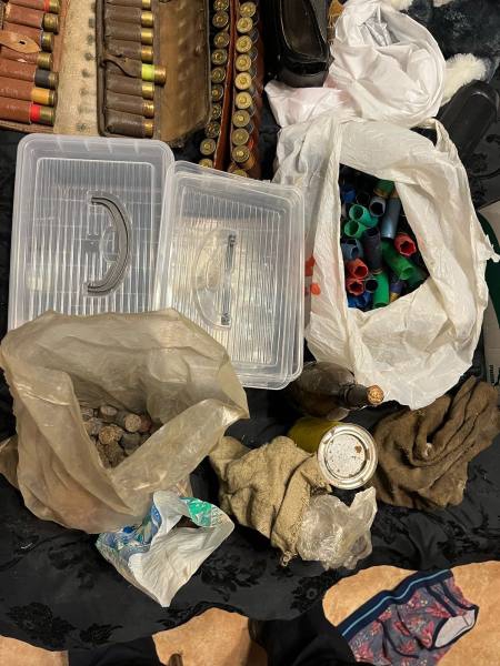 В Энгельсе у наркодилера нашли банку с порохом и охотничьи патроны