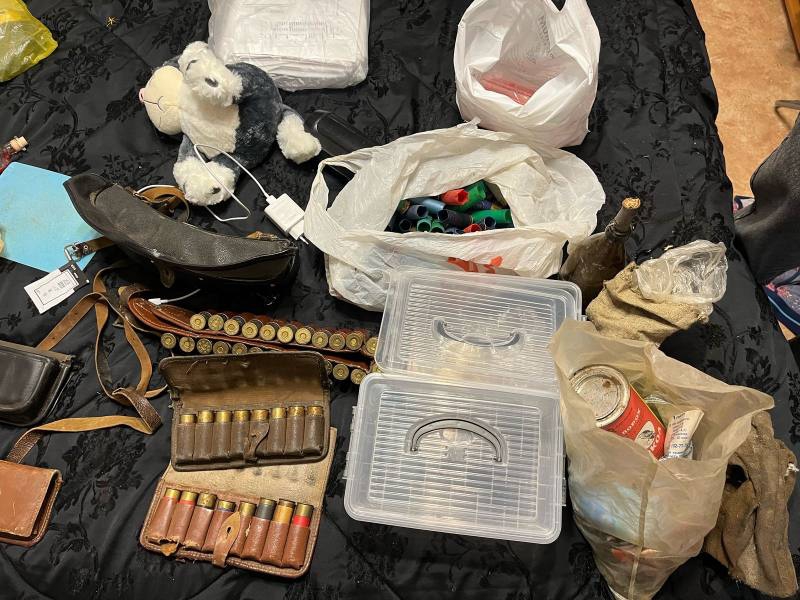 В Энгельсе у наркодилера нашли банку с порохом и охотничьи патроны