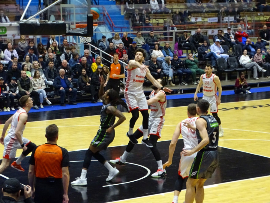 «Автодор» победил столичную команду и укрепился в плей-офф