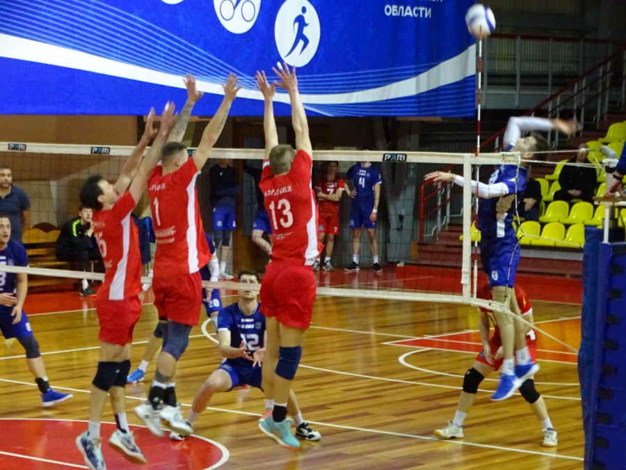 Саратовские волейболисты выиграли все домашние матчи и вышли в финал