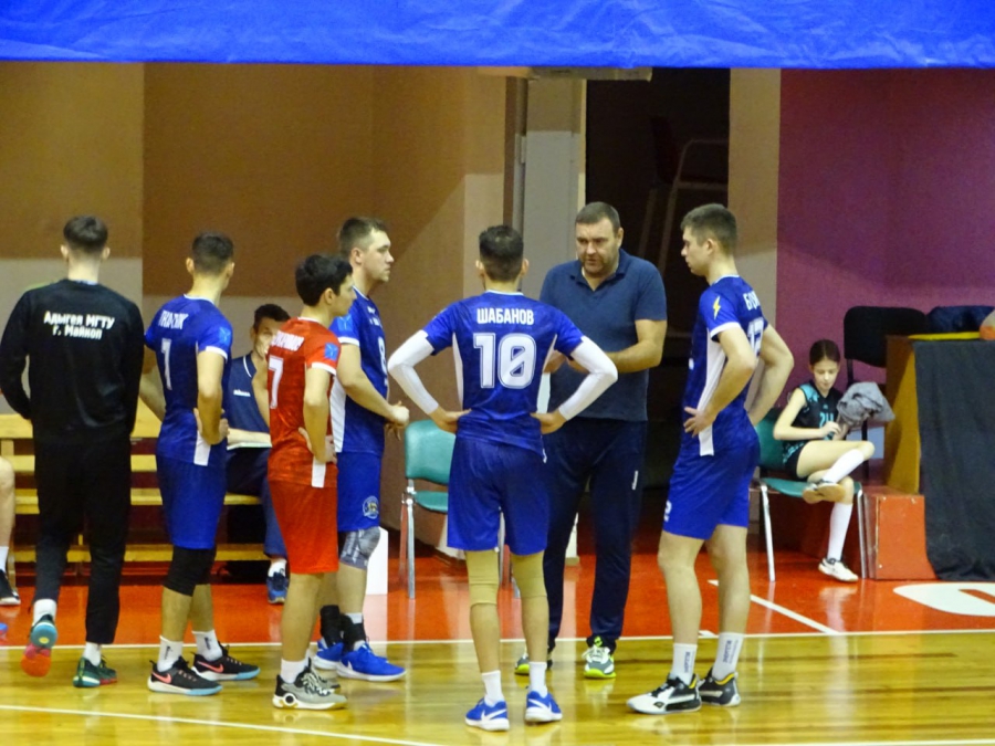 Саратовские волейболисты выиграли все домашние матчи и вышли в финал