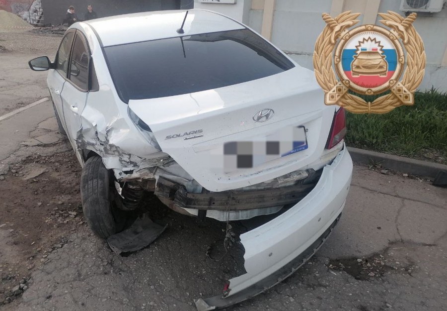 В Энгельсе автолюбительница пострадала в ДТП с «Хендэ», «БМВ» и «Ладой»