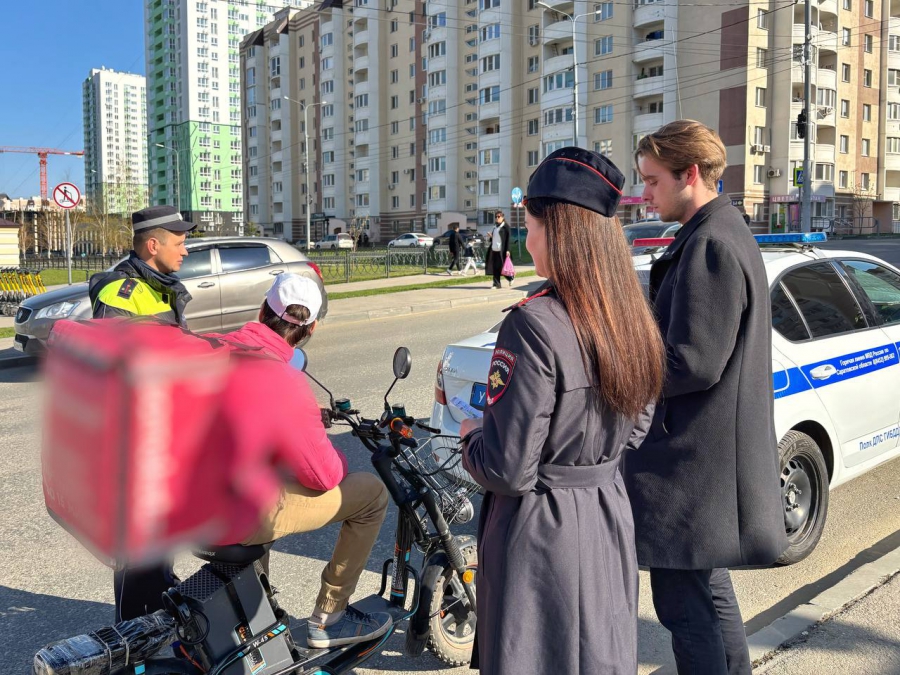 Саратовцам напомнили о запрете передвижения на электросамокатах по ряду улиц