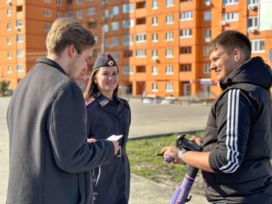 Саратовцам напомнили о запрете передвижения на электросамокатах по ряду улиц