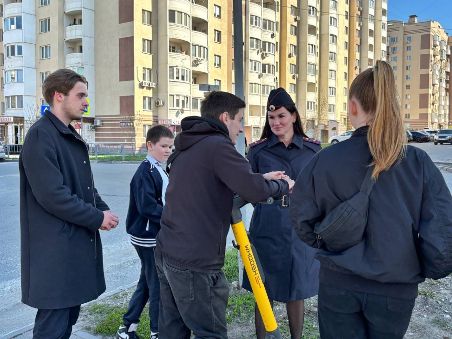 Саратовцам напомнили о запрете передвижения на электросамокатах по ряду улиц