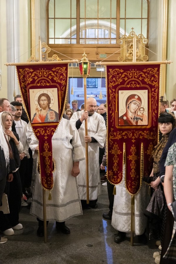 Митрополит Игнатий совершил пасхальное богослужение