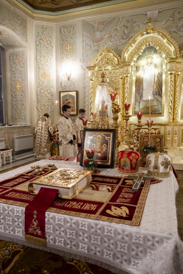 Митрополит Игнатий совершил пасхальное богослужение