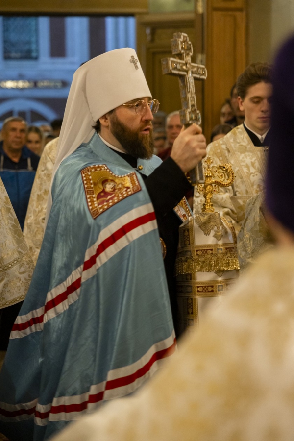 Митрополит Игнатий совершил пасхальное богослужение