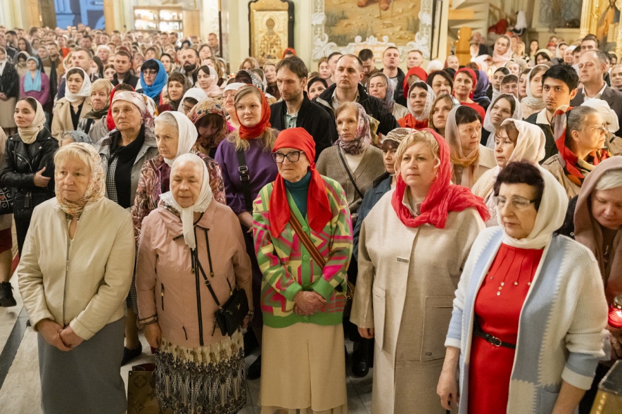 Митрополит Игнатий совершил пасхальное богослужение