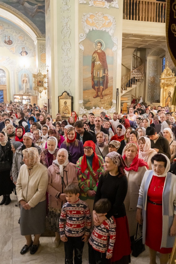 Митрополит Игнатий совершил пасхальное богослужение