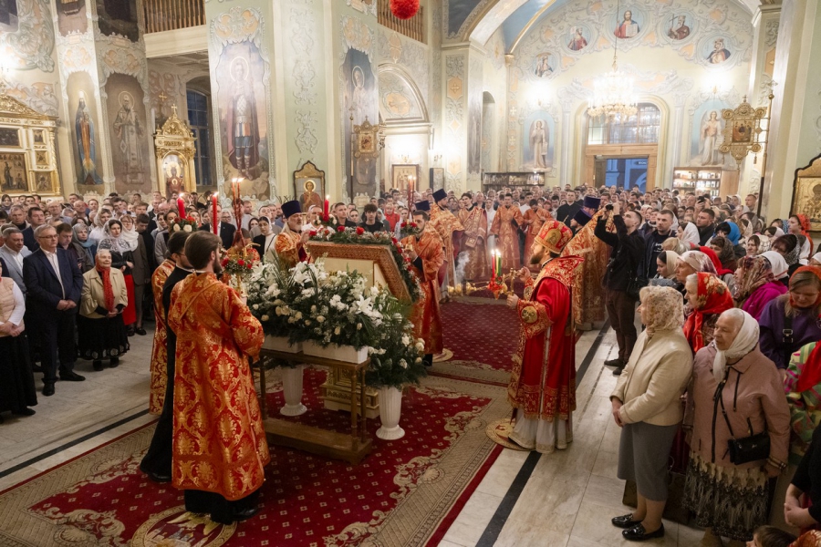 Митрополит Игнатий совершил пасхальное богослужение